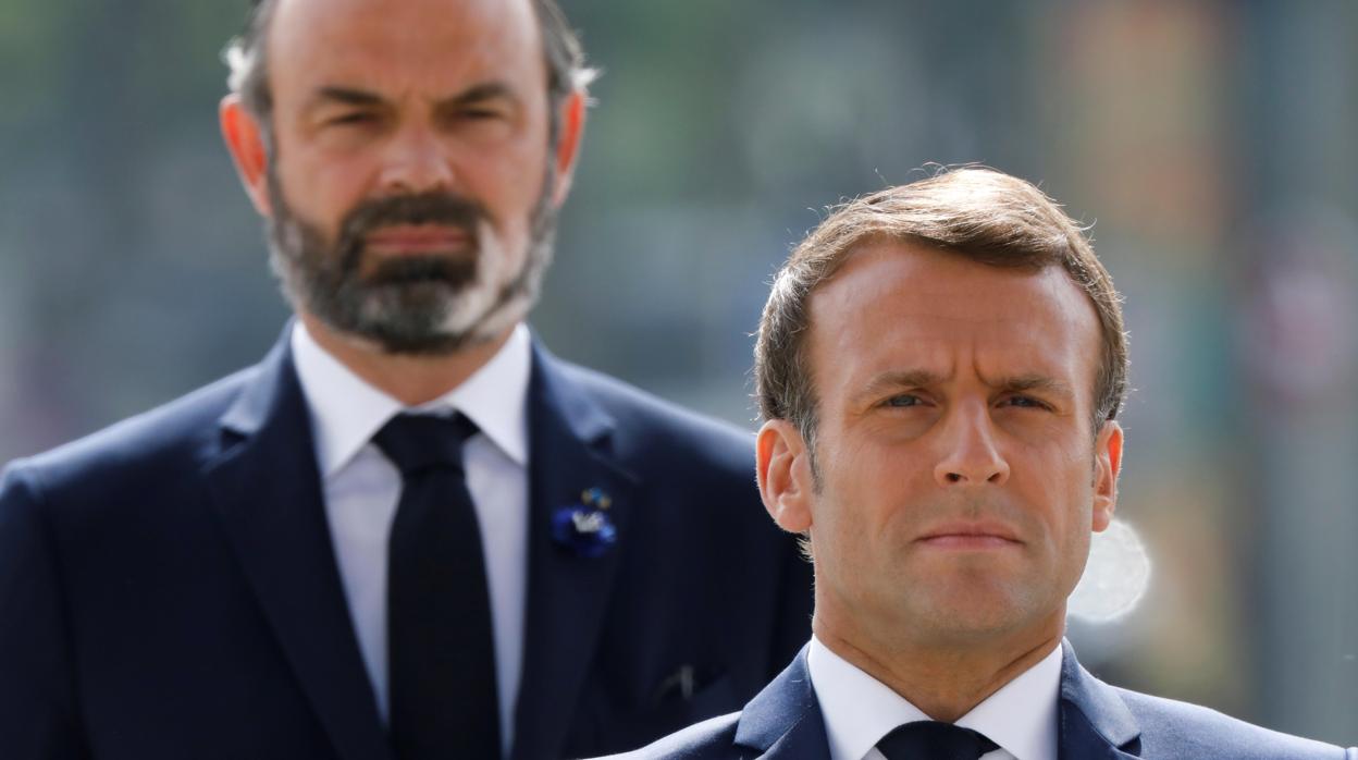 El presidente de Francia, Emmanuel Macron, junto al primer ministro, Édouard Philippe