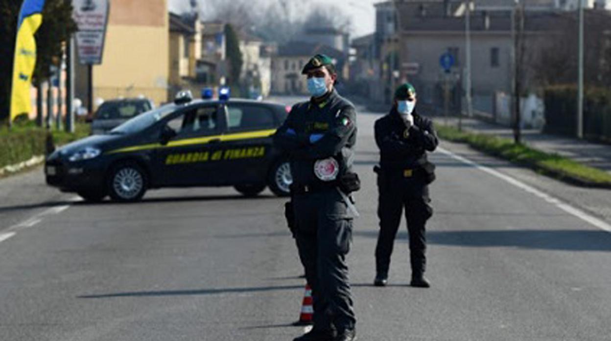 Policías durante la redada contra la Mafia esta semana en Sicilia