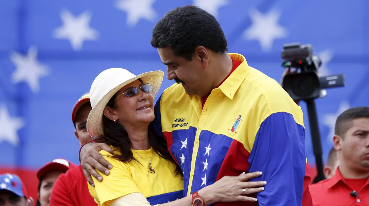 Cilia Flores con su esposo, Nicolás Maduro, en 2015