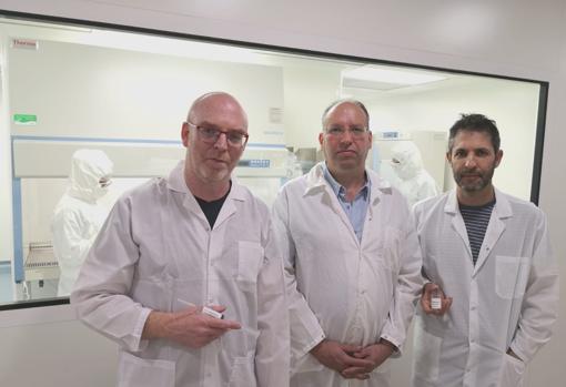 De derecha a izquierda: Dror Ben David, director de investigación y desarrollo, Shai Meretzky, CEO, y Tomer Bronstein, director de investigación