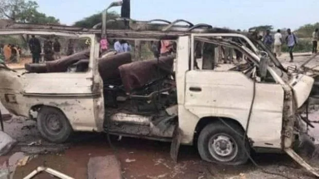 Al menos 19 muertos y tres heridos por la explosión de una mina al paso de un minibús cerca de Mogadiscio