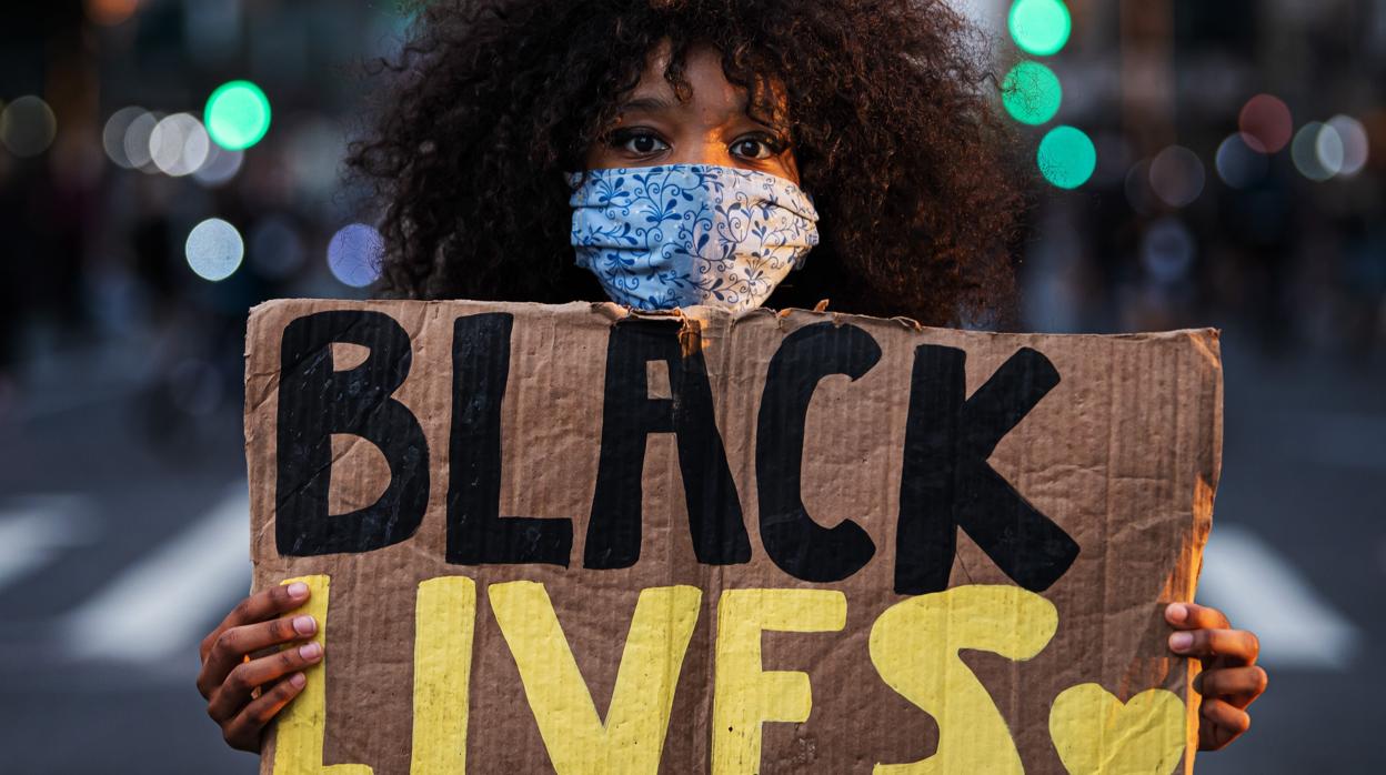 Una protesta en rechazo al asesinato de George Floyd en el Time Square en Nueva York