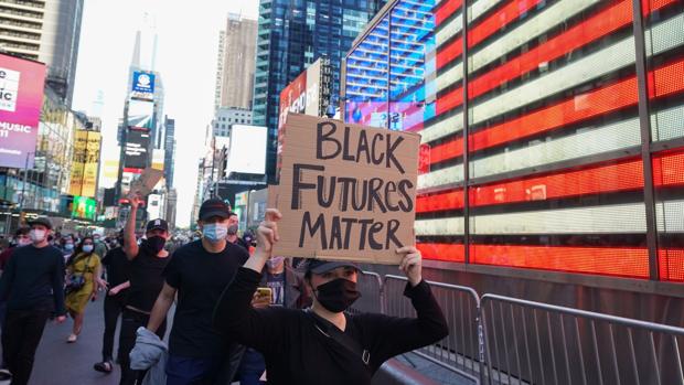 Un afroamericano en Nueva York: «Tienen que arder coches de policía para que nos hagan caso»