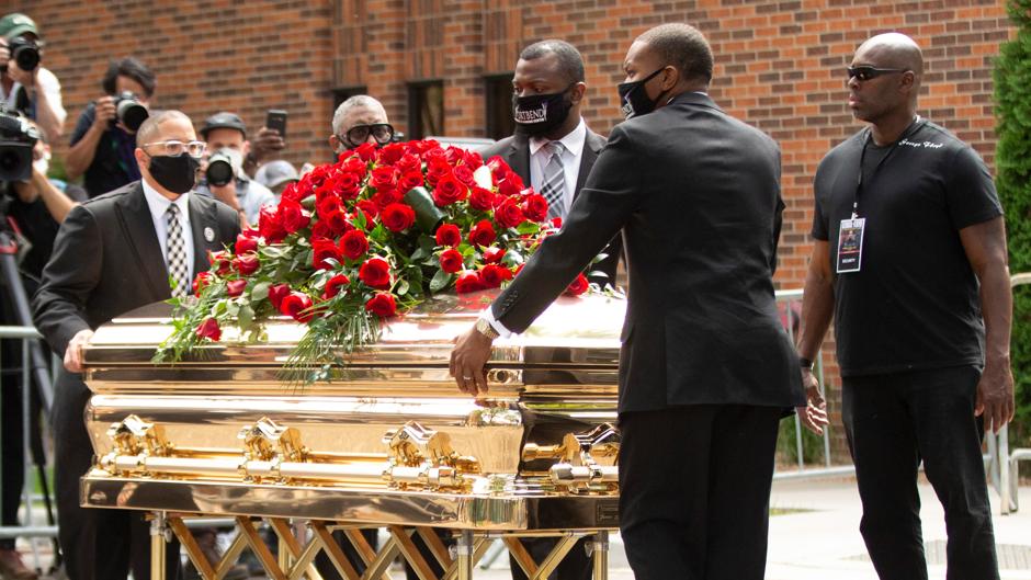 El funeral de George Floyd: «Ya es hora de que nos quiten la rodilla del cuello»
