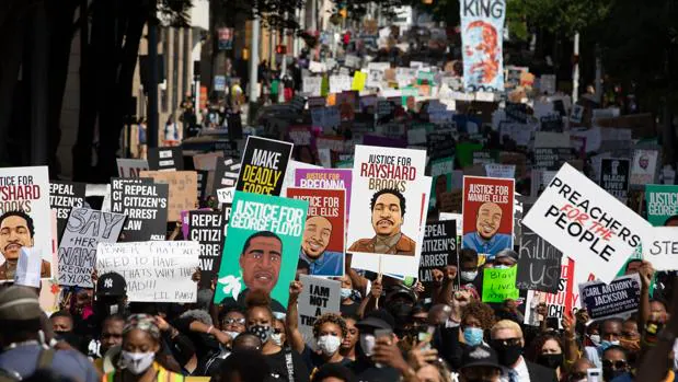 Trump acepta una reforma policial limitada entre nuevas protestas por abusos a la minoría negra