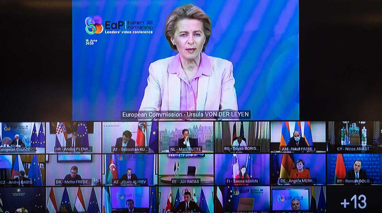 La presidenta de la Comisión, Ursula Von der Leyen, en teleconferencia