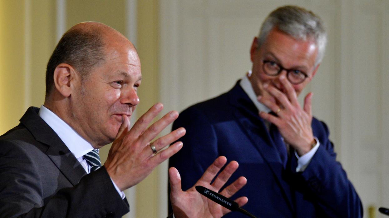 El ministro alemán de Finanzas, Olaf Scholz (izquierda), con su homólogo francés, Bruno Le Maire