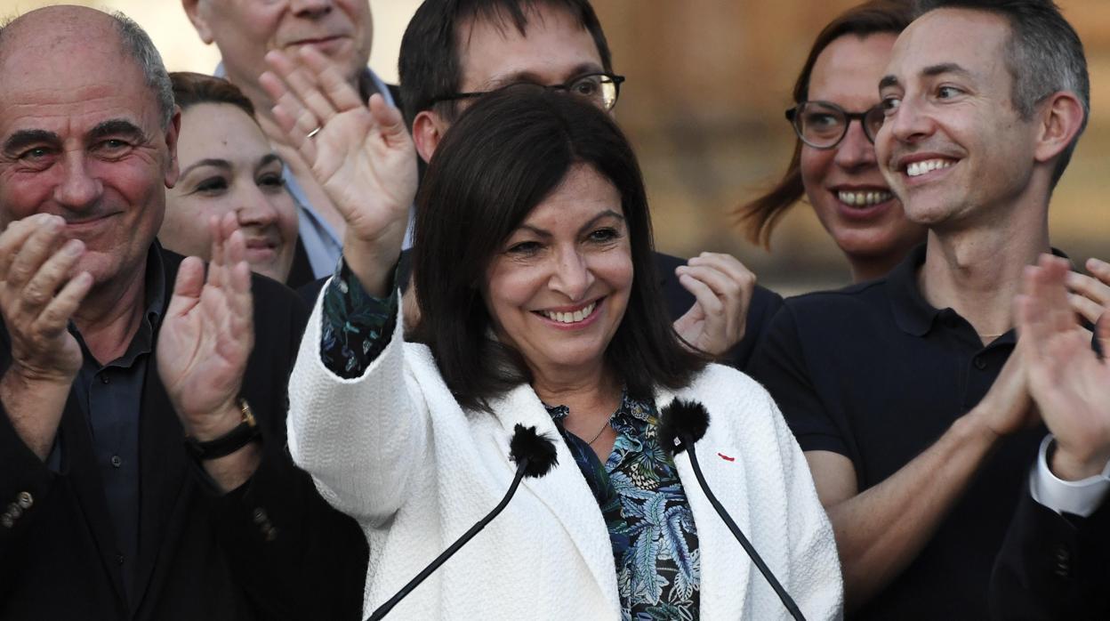 La ganadora de las municipales en París, la socialista Ana Hidalgo