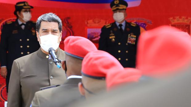 Maduro aumenta el número de diputados para arrebatarle la mayoría a la oposición