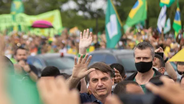 Cientos de brasileños temen que Bolsonaro les haya contagiado el coronavirus