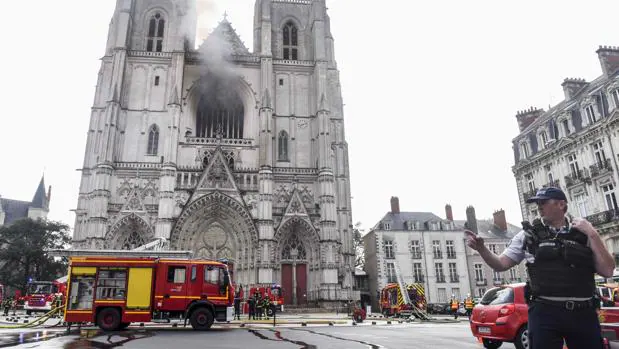 Detienen a un sospechoso del incendio de la catedral de Nantes
