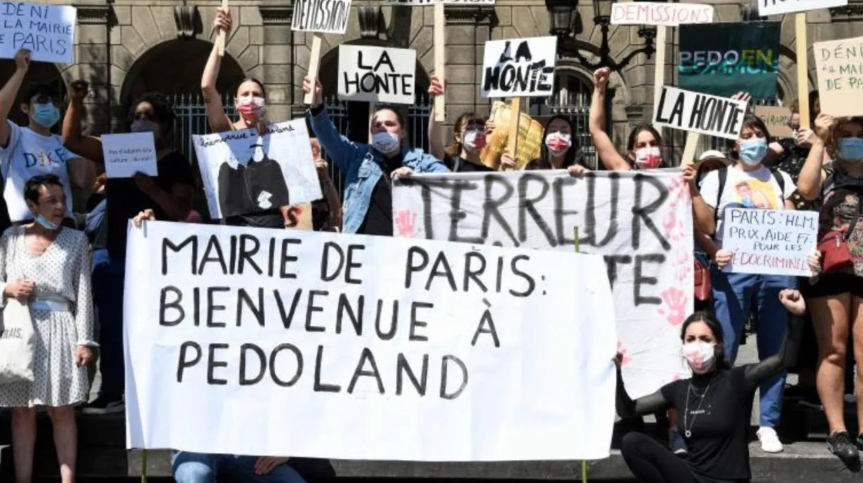 Manifestaciones frente a la Alcaldía de París