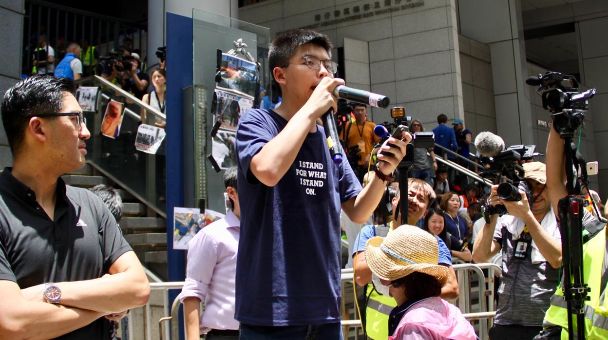 El combativo activista Joshua Wong es uno de los doce candidatos que no podrá presentarse a las elecciones al Parlamento de Hong Kong