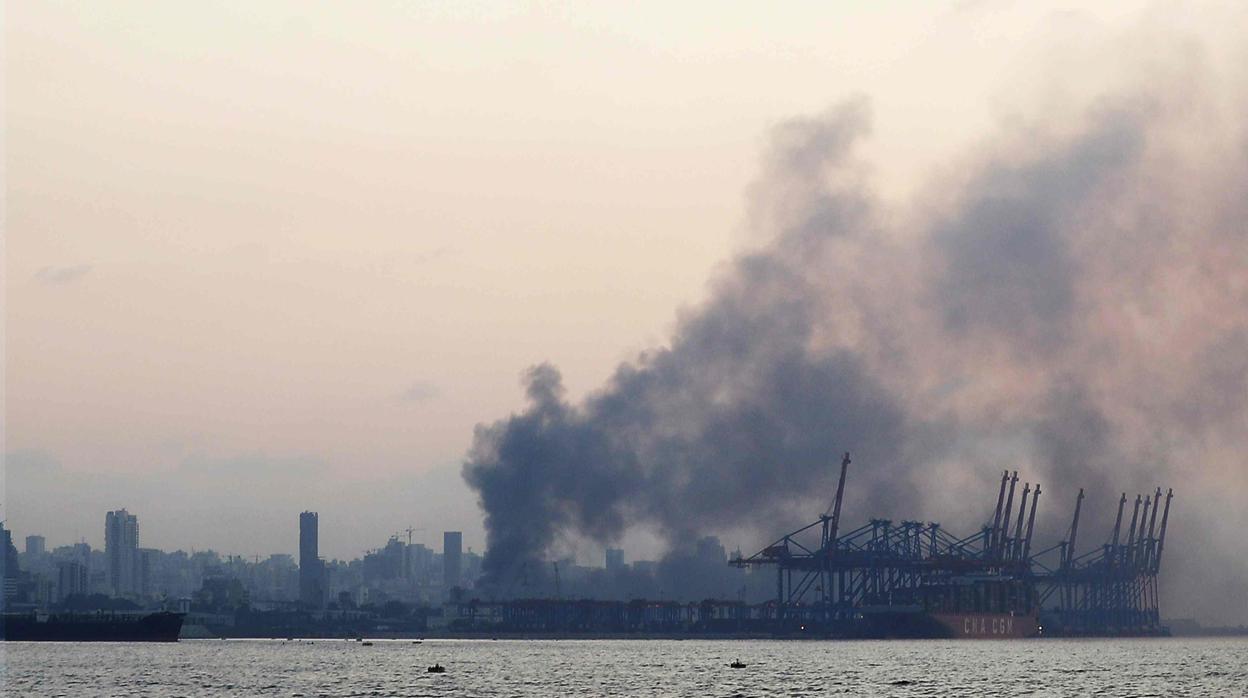 La explosión de Beirut vista desde el mar, en vídeo