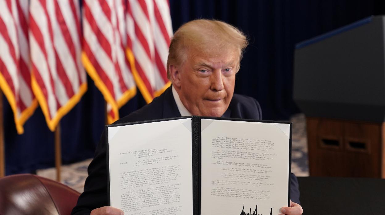 Trump se salta al Congreso y firma su propio paquete de ayuda para el Covid-19