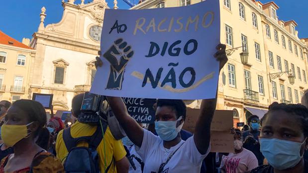 El racismo sube enteros como arma arrojadiza en Portugal
