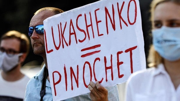 Lukashenko, solo y acorralado por las protestas, se echa en brazos de Putin