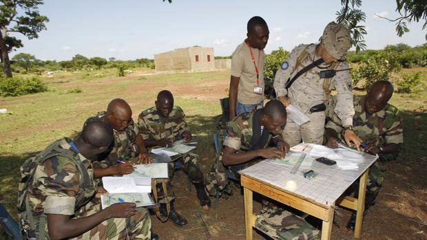 Defensa asegura que los soldados españoles en Mali están «fuera de peligro» pese al golpe de Estado