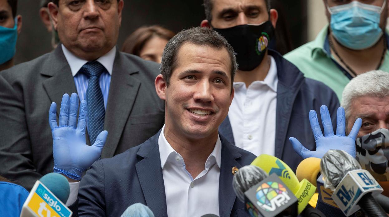 El presidente interino de Venezuela, Juan Guaidó, durante una rueda de prensa