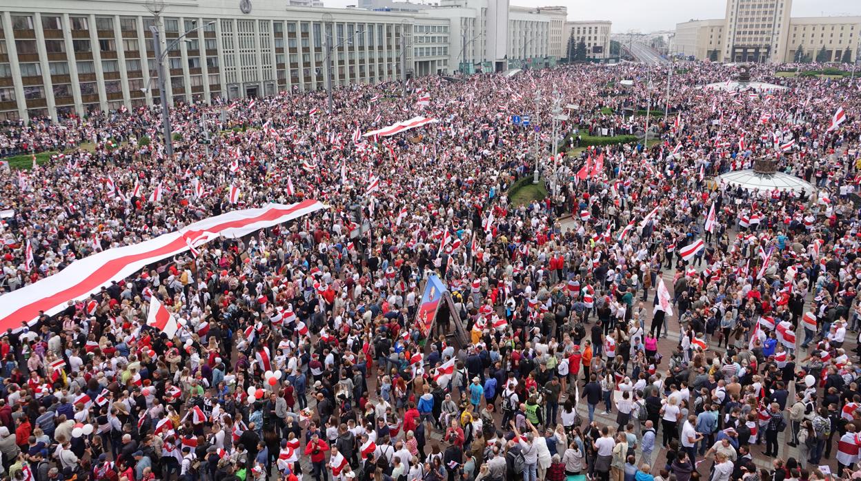 Aspecto de la manifestación contra Lukashenko este domingo en Minsk