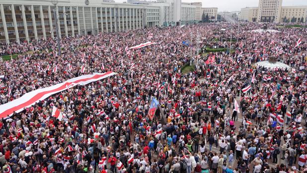 Decenas de miles de bielorrusos desafían a Lukashenko y reclaman en la calle su dimisión