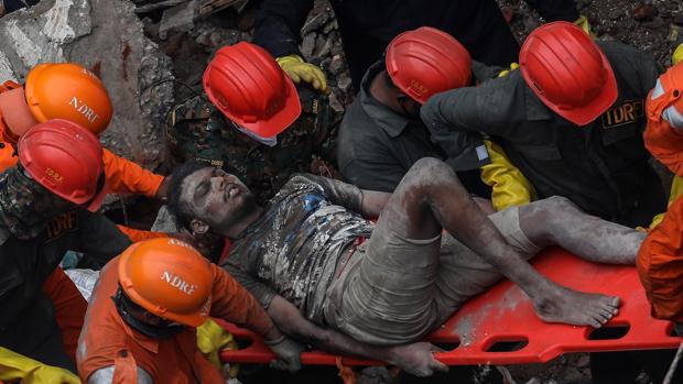 Al menos 20 muertos por el derrumbe de un edificio cerca de Bombay