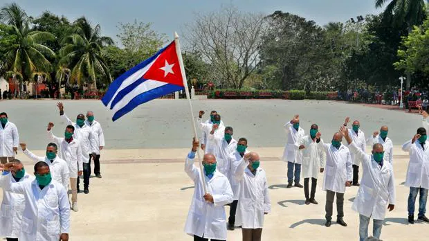 Más de 400 médicos denuncian ante la ONU a la Seguridad del Estado de Cuba por esclavitud