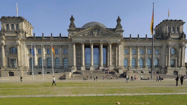 Detectan un paquete sospechoso en el Bundestag alemán en Berlín