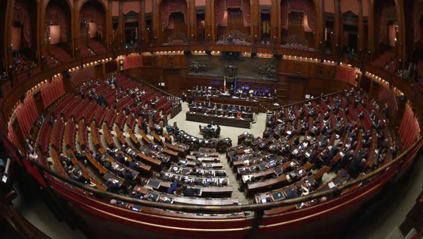 Italia ahorrará cien millones de euros al año tras la reducción de parlamentarios