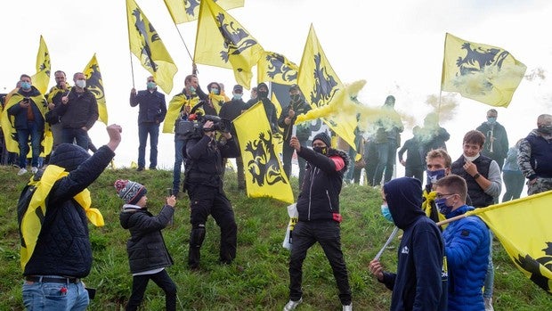 Los independentistas flamencos se manifiestan contra el nuevo gobierno belga