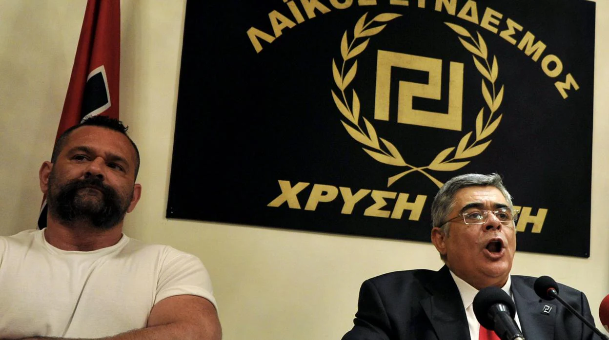 El que fuera líder del partido griego Amenecer Dorado, Nikos Michaloliakos, en una rueda de prensa de 2012