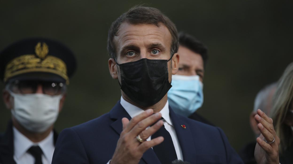 Macron, en una visita a una zona montañosa cerca de la costa mediterránea