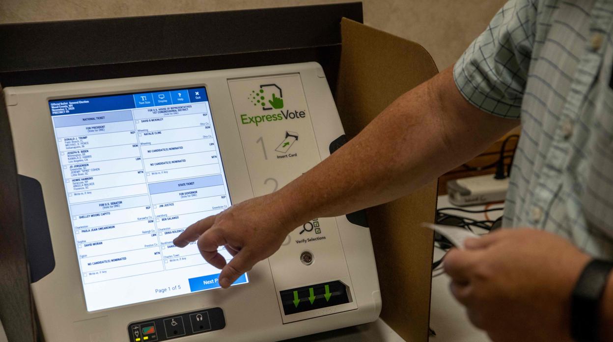 Una de las máquinas que se están usando para el voto anticipado