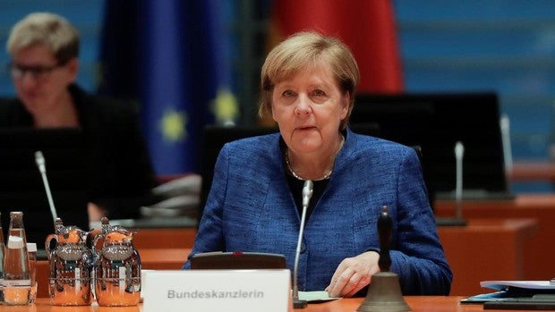 Un enfrentamiento interno bloquea el proceso de sucesión de Merkel al frente de la CDU