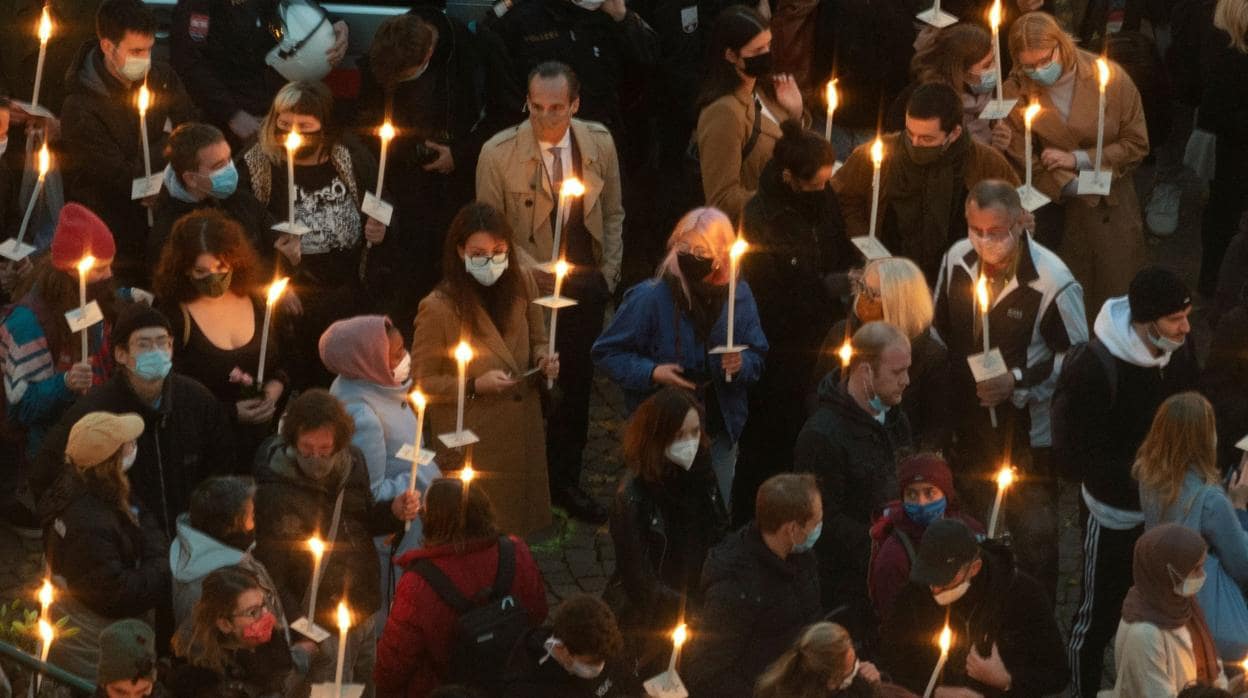 Concentración en homenaje a las víctimas del atentado de Viena