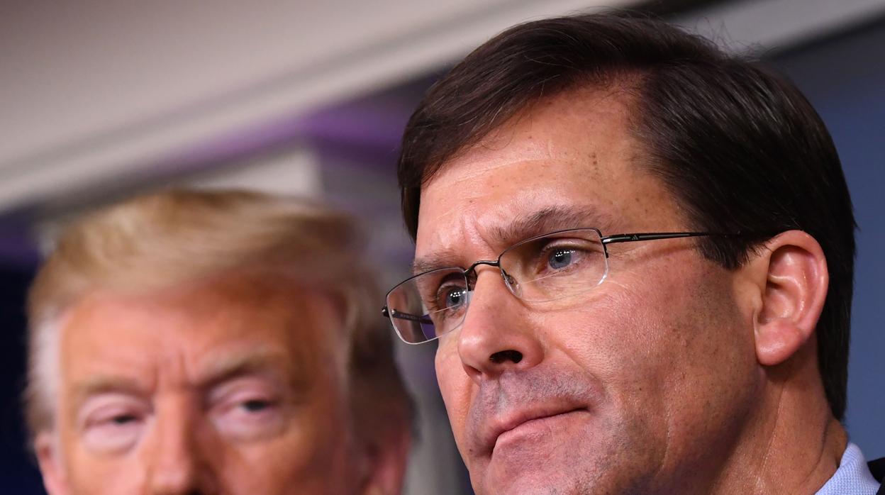 Mark Esper con Donald Trump