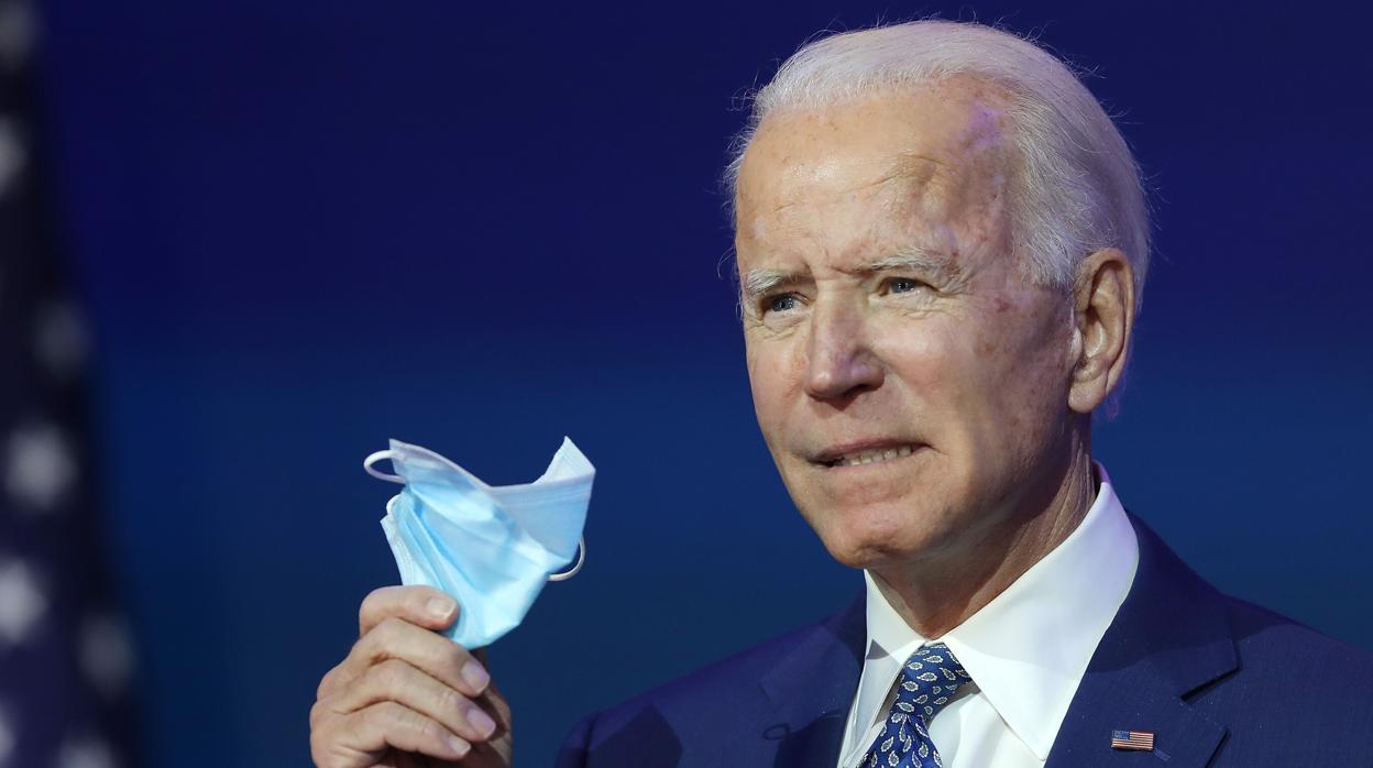 Biden reclama el uso generalizado de la mascarilla