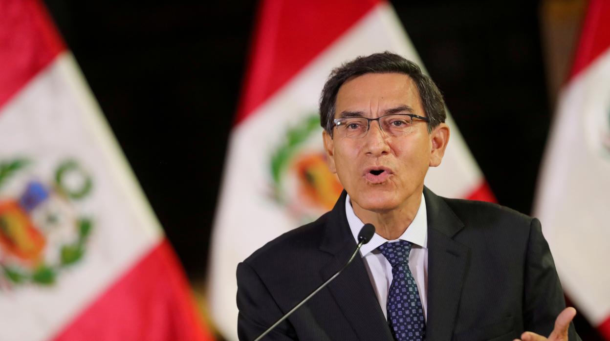 Vizcarra acepta su destitución como presidente: «La historia y el pueblo peruano juzgarán al Congreso»