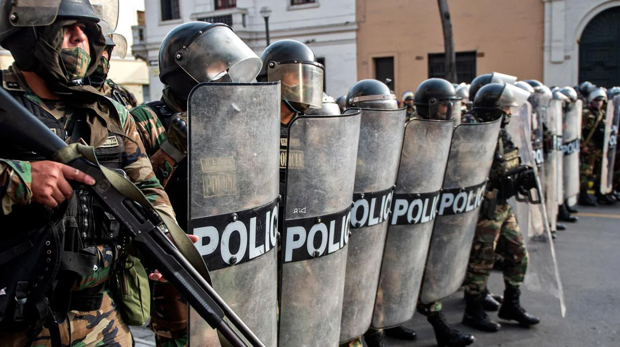 La Policía sale a las calles de Lima para evitar que haya altercados