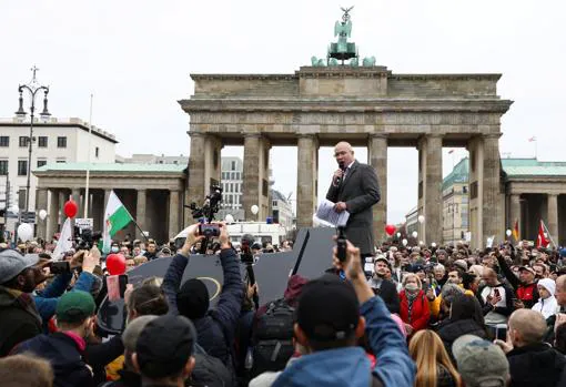 Los manifestantes contra las restricciones por el Covid toman el centro de Berlín