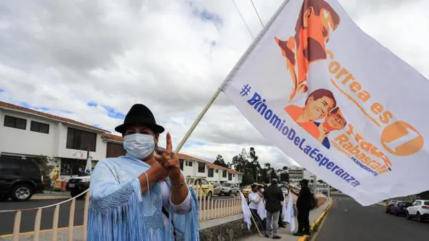 El Consejo Electoral prohíbe que Correa figure en la propaganda para los comicios