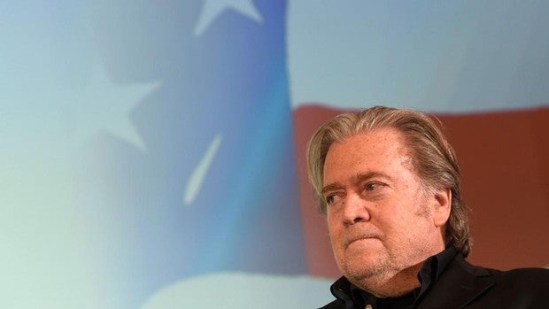 Trump indulta a Bannon en sus últimas horas en la Casa Blanca