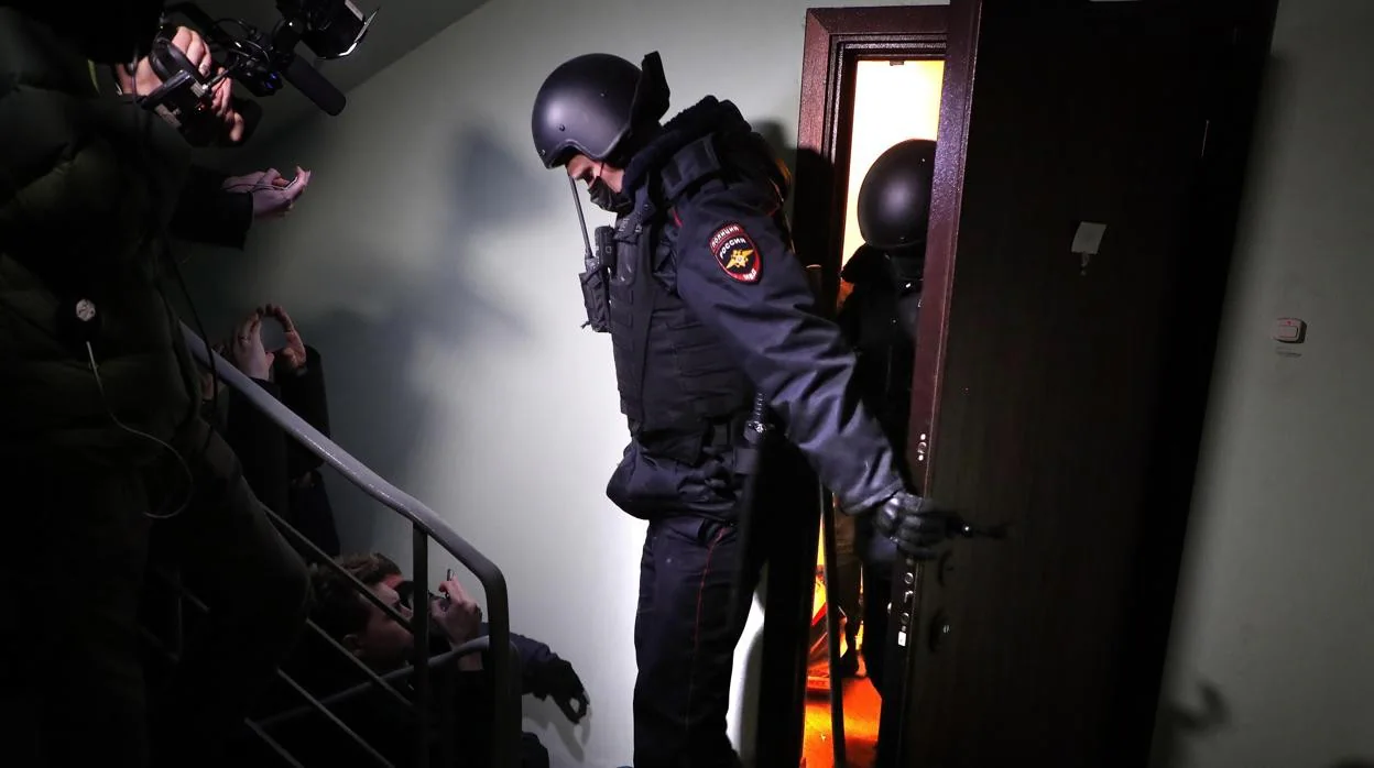La Policía rusa registra el apartamento de Navalni en Moscú