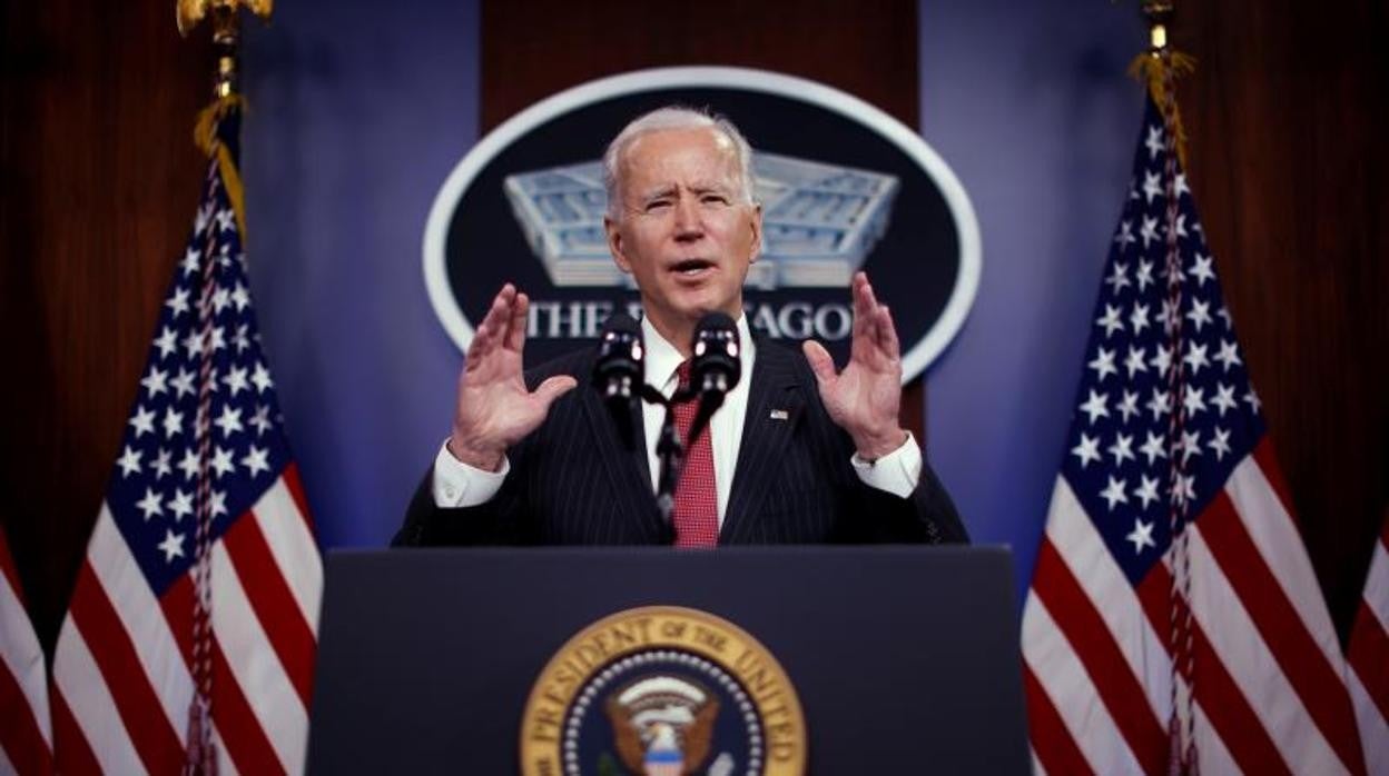 Biden habla por primera vez con Xi y muestra tono combativo