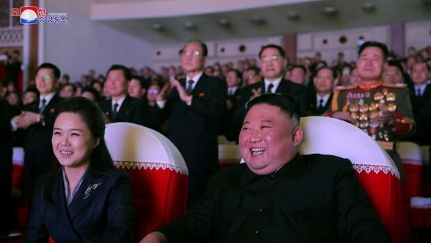La esposa de Kim Jong-un reaparece por primera vez tras más de un año desaparecida
