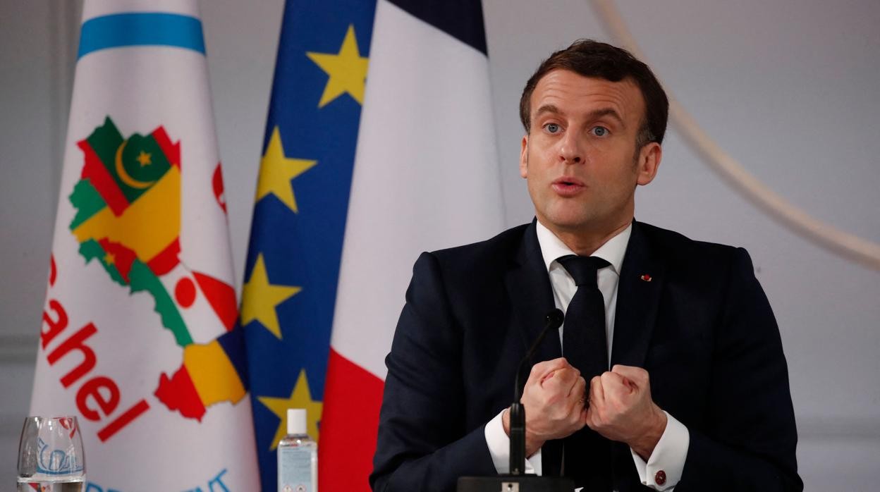 Macron durante la cumbre telemática, entre Francia y el G5 africano, Mauritania, Mali, Burkina Faso, Níger y Chad