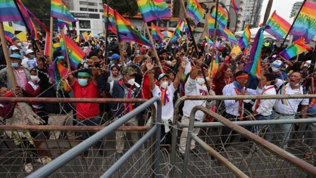 Indígenas marchan hacia Quito ante la falta de resultados electorales