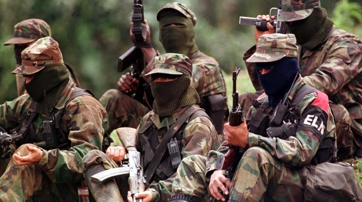 Un grupo de militantes del ELN en 1999