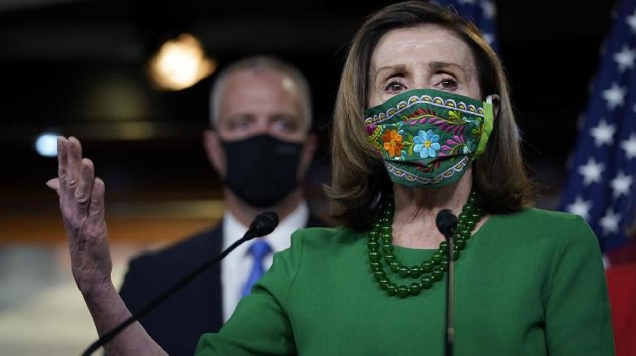 La presidenta de la Cámara de Representantes, Nancy Pelosi, durante una conferencia de prensa sobre la legislación de ayuda al Covid-19