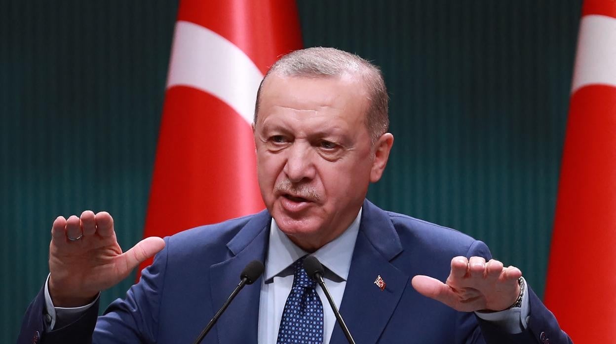 El presidente turco Erdogan da una conferencia de prensa, en Ankara